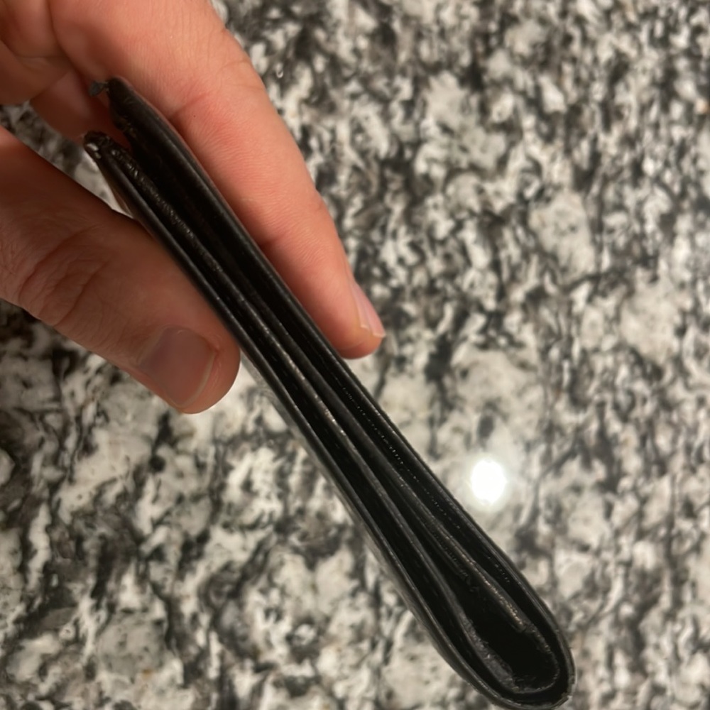Used Gucci wallet Black w. Silver G Logo. Still in great condition. - Picture 3 of 8